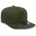 curva-snapback-9fifty-stretch-snap-league-essential-new-york-yankees-mlb-new-era