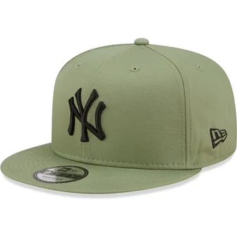 plana-snapback-negro-9fifty-league-essential-new-york-yankees-mlb-new-era