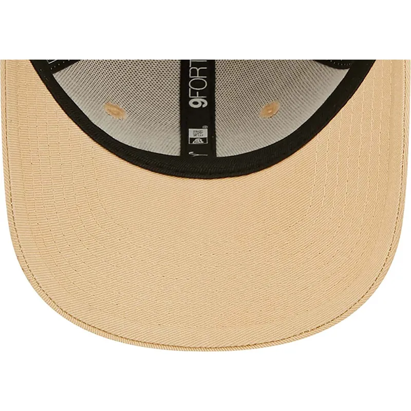 curva-marron-9forty-league-essential-new-york-yankees-mlb-new-era