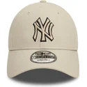 new-era-curved-brim-black-logo-9forty-team-outline-new-york-yankees-mlb-beige-adjustable-cap