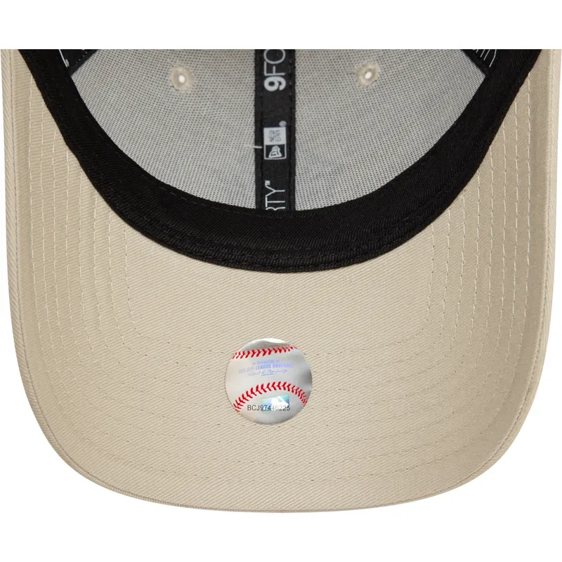 9forty-team-outline-new-york-yankees-mlb-new-era