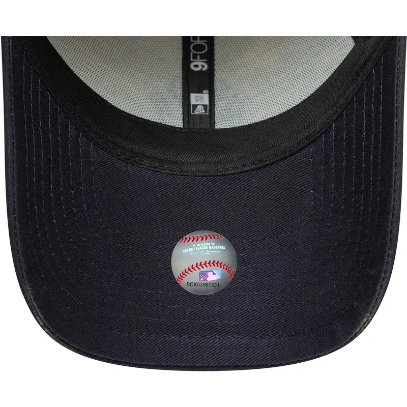 9forty-side-script-new-york-yankees-mlb-new-era
