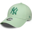 new-era-curved-brim-women-green-logo-9forty-metallic-logo-new-york-yankees-mlb-green-adjustable-cap