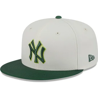 New Era Flat Brim 59FIFTY CLR DVLP New York Yankees MLB Beige and Green Fitted Cap
