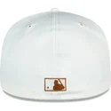 new-era-flat-brim-59fifty-chrome-toast-side-patch-new-york-yankees-mlb-white-and-brown-fitted-cap