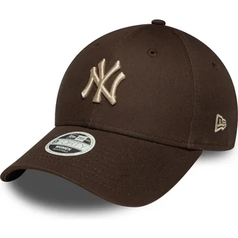 New Era Curved Brim Women 9FORTY League Essential New York Yankees MLB Brown Adjustable Cap with Beige Logo