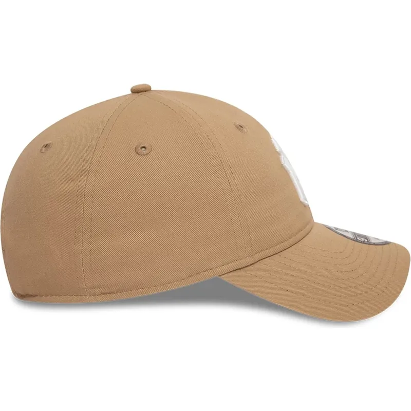 new-era-curved-brim-9twenty-league-essential-new-york-yankees-mlb-light-brown-adjustable-cap