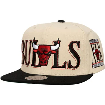 Καπέλα επίπεδη μαύρο snapback Across The Board από Chicago Bulls NBA από Mitchell & Ness