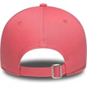 new-era-curved-brim-women-9twenty-league-essential-midi-new-york-yankees-mlb-pink-adjustable-cap-with-beige-logo