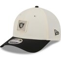 new-era-curved-brim-9forty-m-crown-training-pack-2026-las-vegas-raiders-nfl-beige-and-black-snapback-cap