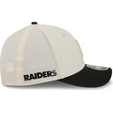 new-era-curved-brim-9forty-m-crown-training-pack-2026-las-vegas-raiders-nfl-beige-and-black-snapback-cap