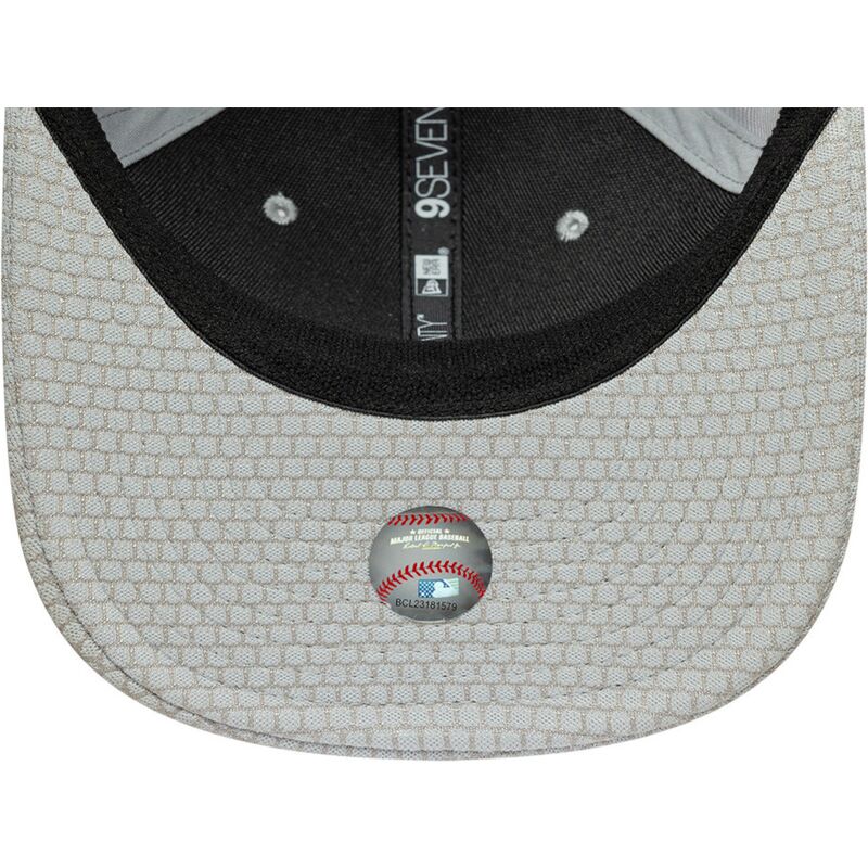 snapback-9seventy-stretch-snap-mesh-flawless-new-york-yankees-mlb-new-era
