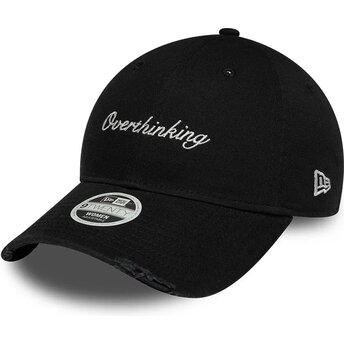 Καπέλα καμπύλη μαύρο ρυθμιζόμενη ταινία 9TWENTY Slogan Overthinking από New Era